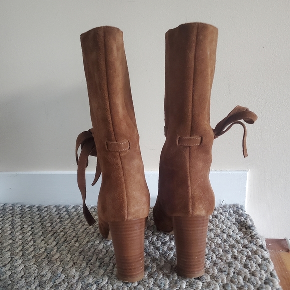 Gorgeous cognac suede boots! AUTH Manolos! - Picture 4 of 6